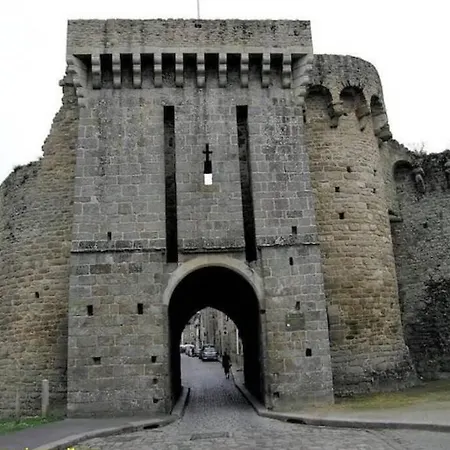 Charmant T1 Au Coeur Du Centre Historique De Dinan Exterior photo